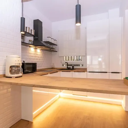 Henao Park De Suites, En Pleno Centro Con Garaje Directo Apartamento