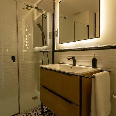 Henao Park De Suites, En Pleno Centro Con Garaje Directo Appartamento