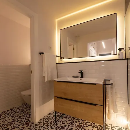 Henao Park De Suites, En Pleno Centro Con Garaje Directo Daire
