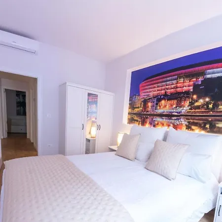 Henao Park De Suites, En Pleno Centro Con Garaje Directo * Bilbao